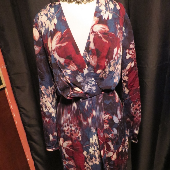 Dress - Picture 1 of 4